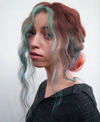Faded green and red grown-out dye